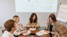 Dame los elementos para una página web de un blog: title, description y keywords. Además para el contenido, dame el título, el subtitulo,  el texto del desarrollo del contenido en 500 palabras, por último dame 5 hashtags, sobre el Tema:  Cómo co